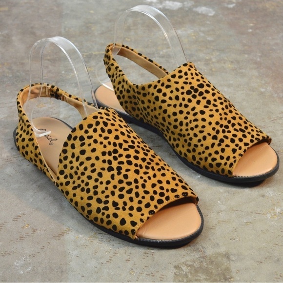 NWOT Qupid Cheetah Print Faux Suede Open Toe Flat Sling Back Sandals, Size 9 - Picture 1 of 9